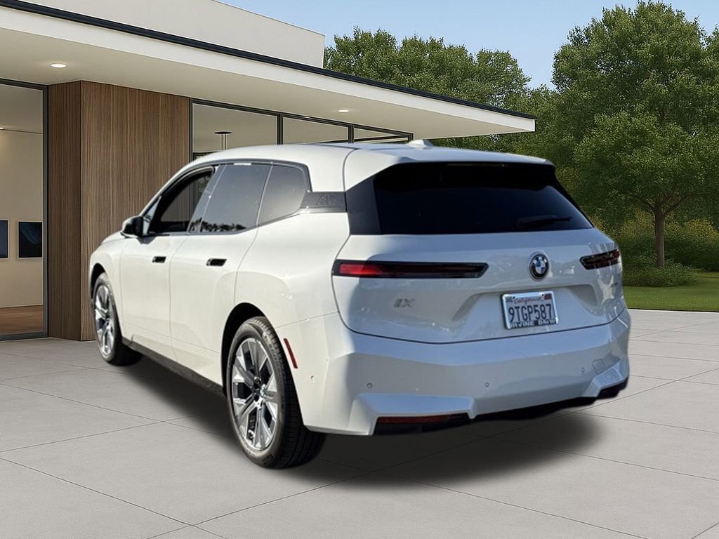 Used 2026 BMW iX xDrive45 w/ Premium Package image 12