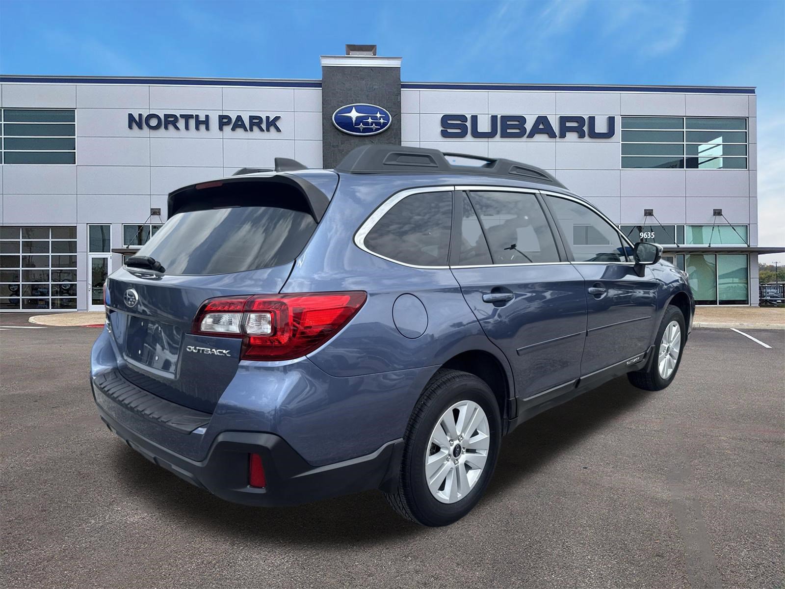 Used 2018 Subaru Outback 2.5i Premium AWD/4WD image 3