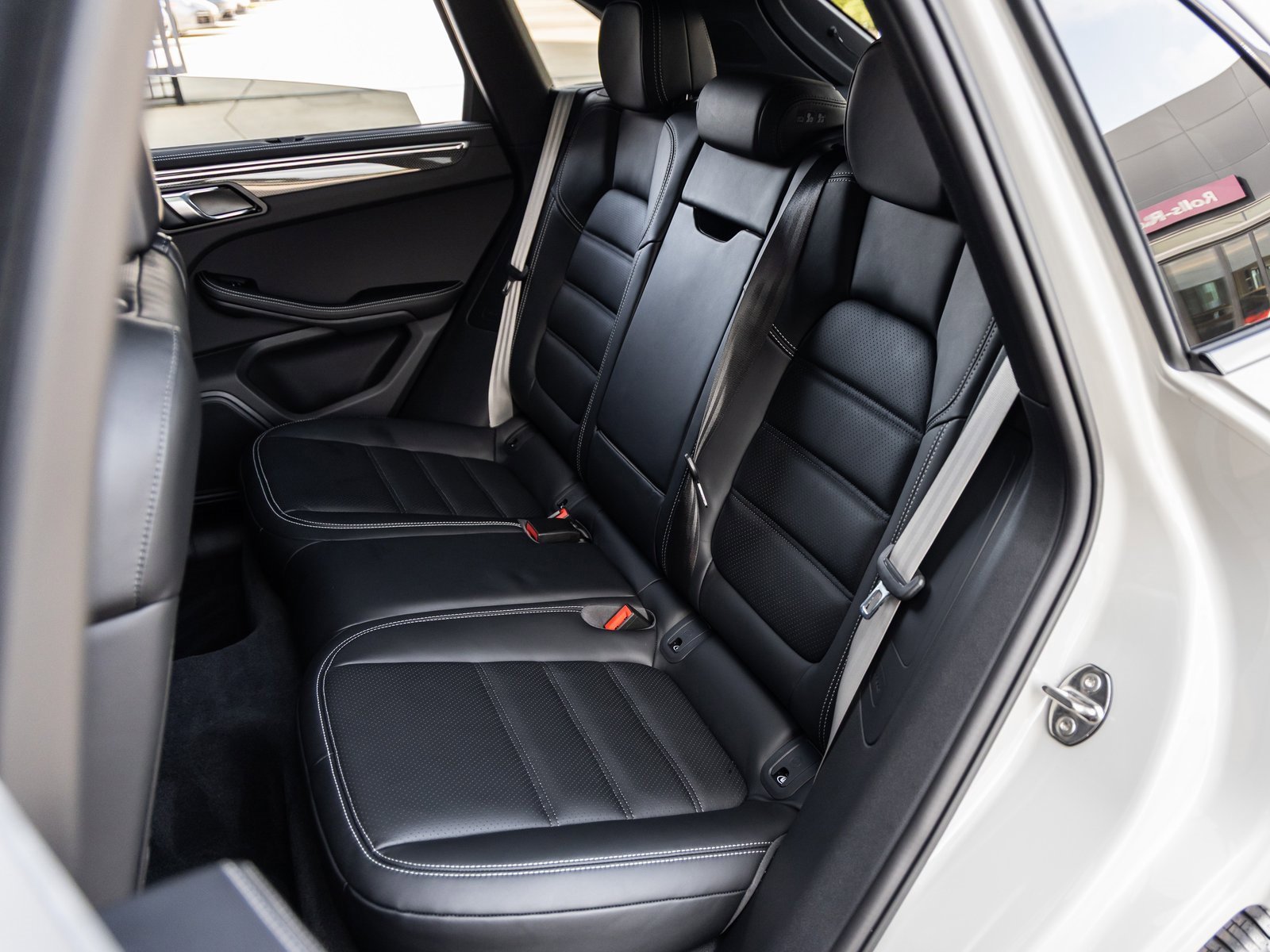 New 2026 Porsche Macan GTS image 38