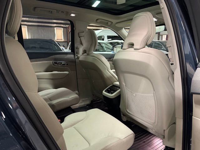 Used 2025 Volvo XC90 B6 Plus w/ Protection Package Premier AWD/4WD image 12