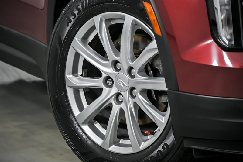 Used 2019 Cadillac XT4 Luxury w/ Cold Weather Package AWD/4WD image 3