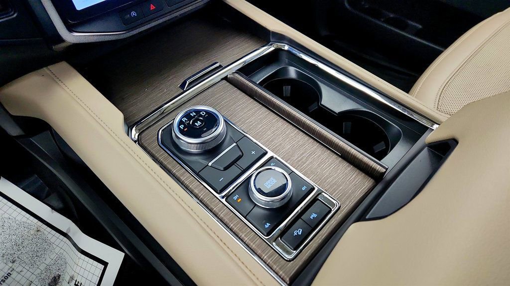 Used 2023 Ford Expedition Limited image 17