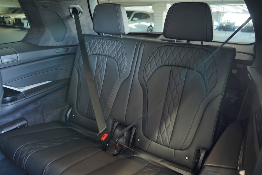 New 2026 BMW X7 M60i image 21