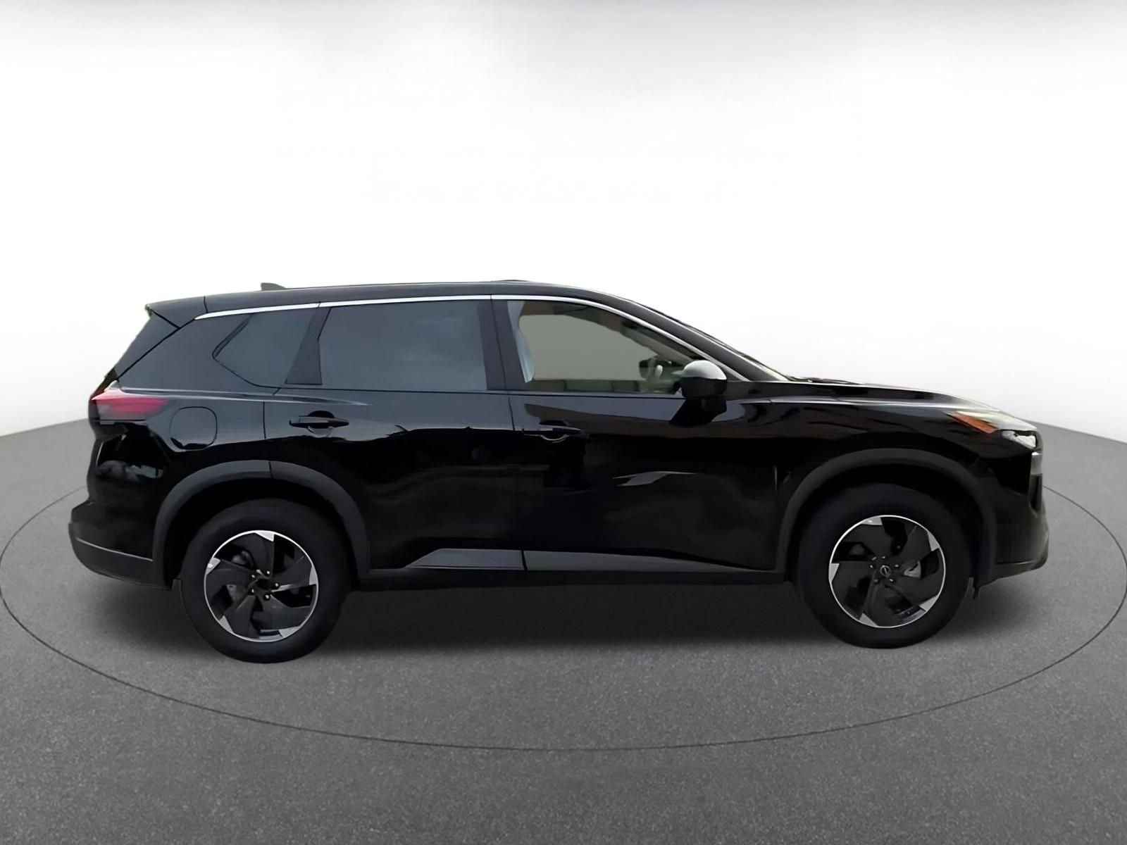 Used 2025 Nissan Rogue SV AWD/4WD image 16