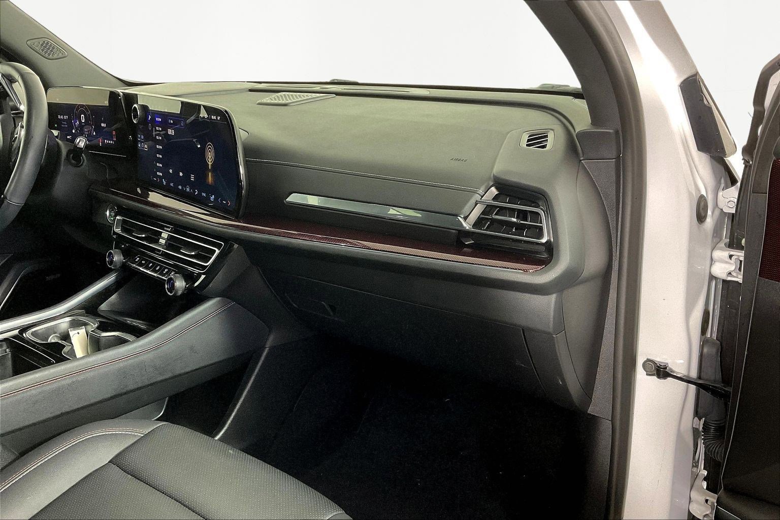 Used 2024 Chevrolet Traverse Z71 w/ Enhanced Driving Package image 27