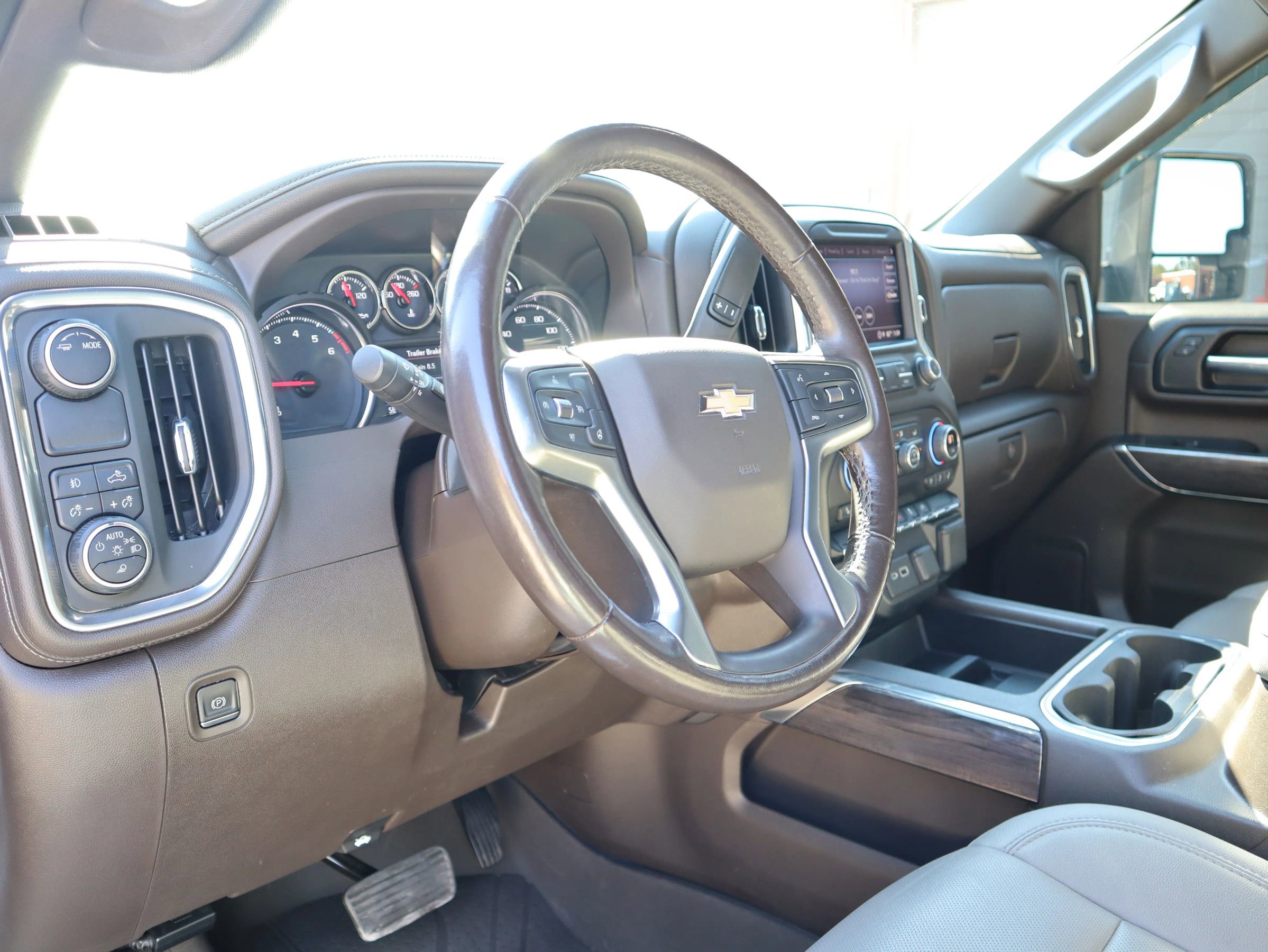 Used 2021 Chevrolet Silverado 2500 LTZ w/ LTZ Convenience Package image 16