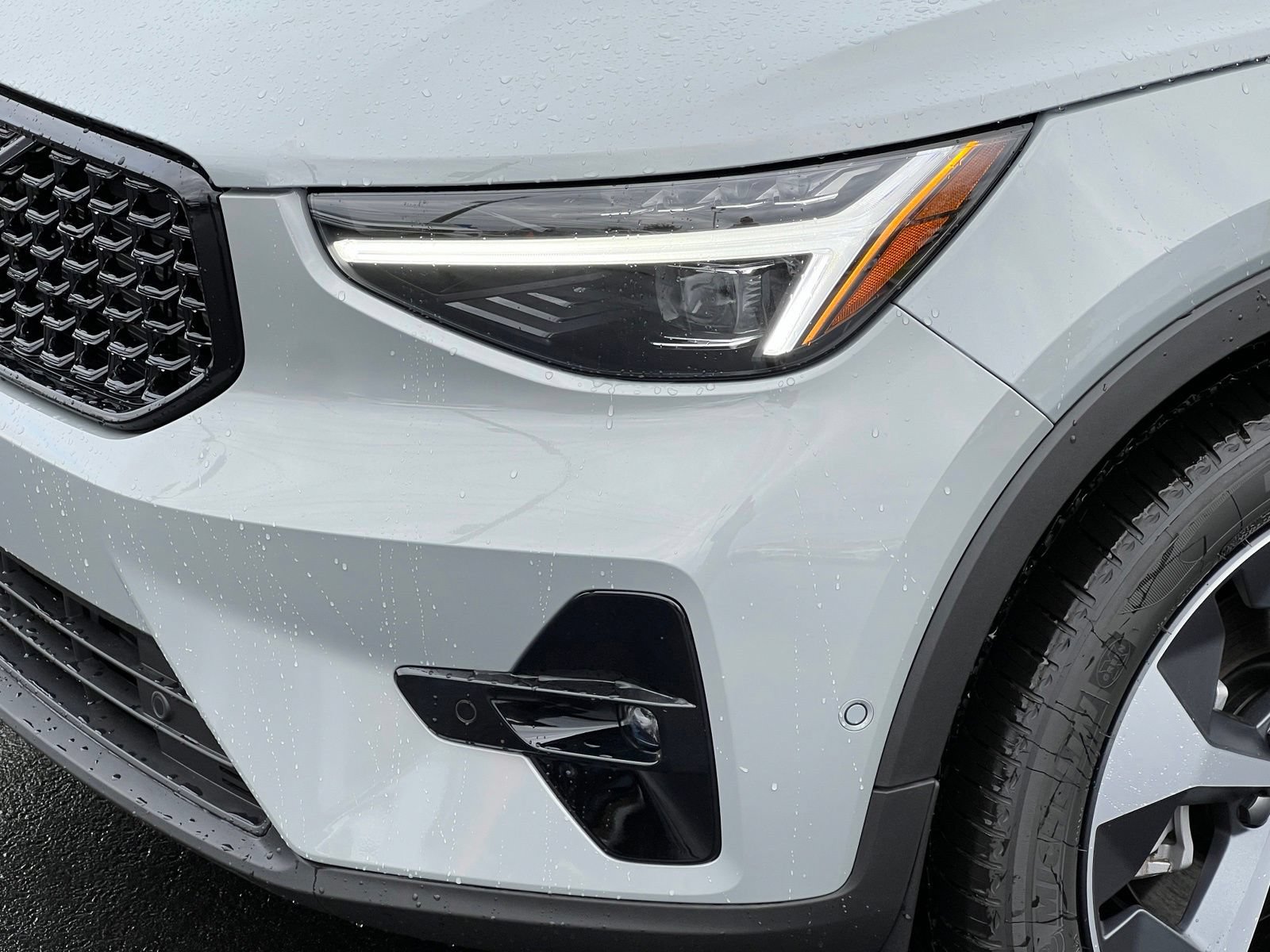 New 2026 Volvo XC40 B5 Plus w/ Protection Package Premier AWD/4WD image 11