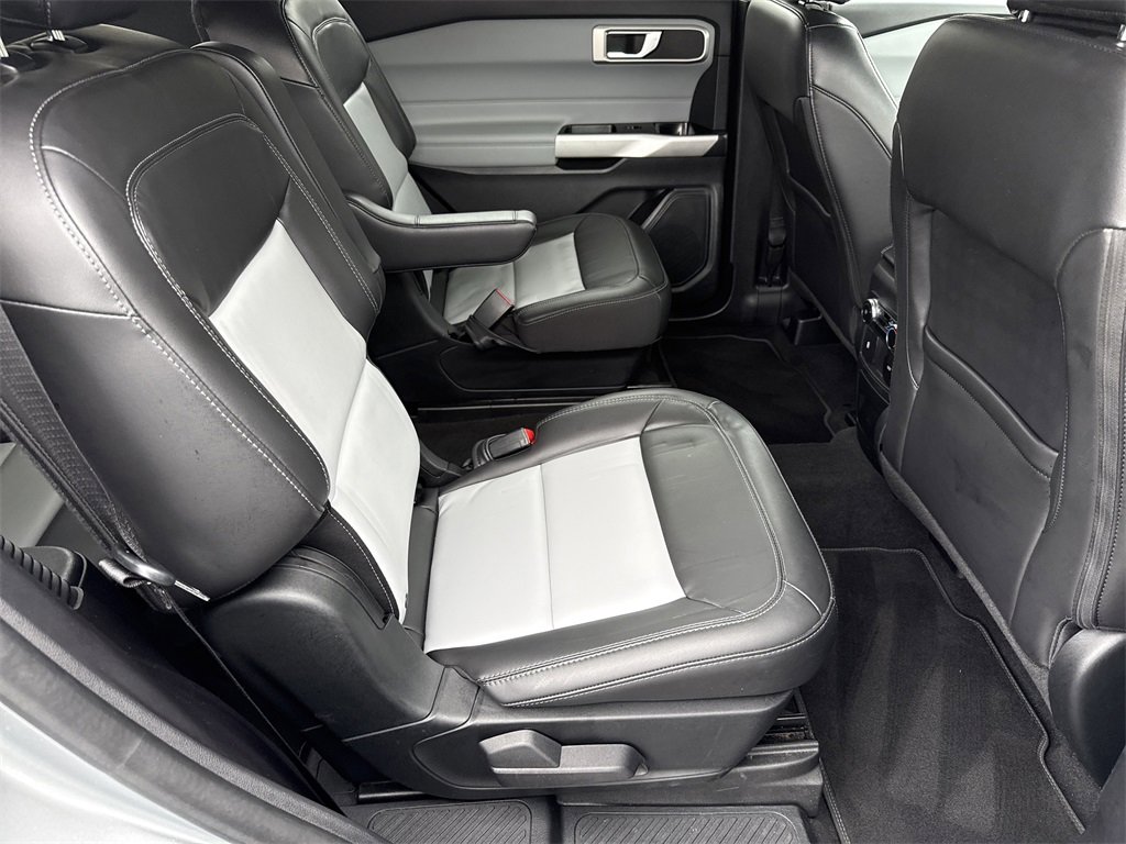 Used 2022 Ford Explorer XLT w/ Equipment Group 202A image 15