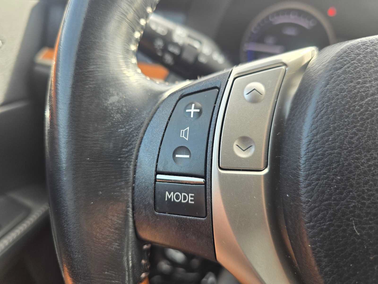 Used 2014 Lexus ES 300h w/ Luxury Package w/Bamboo Trim FWD image 32