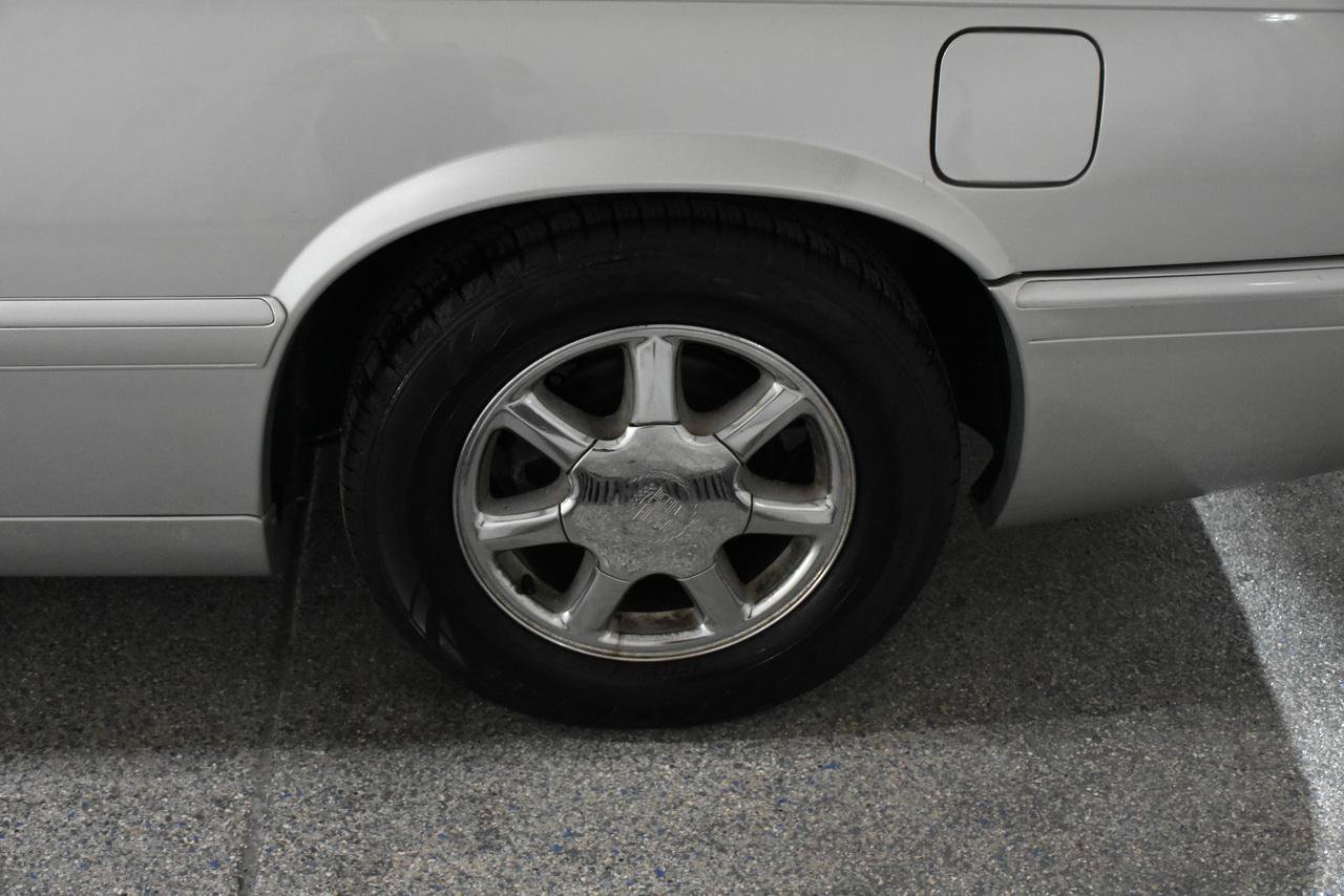 Used 2001 Cadillac Eldorado Touring FWD image 18