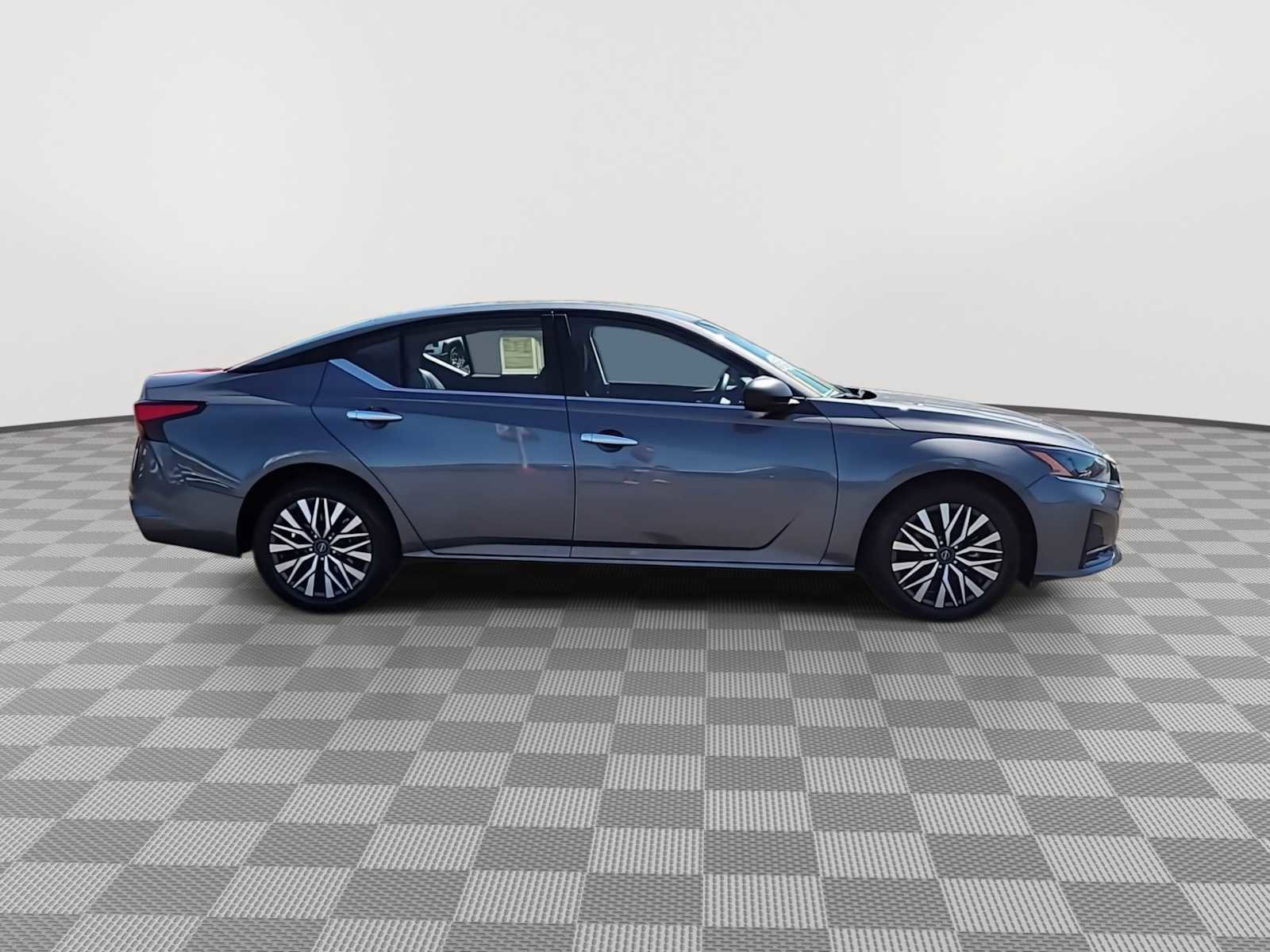Used 2025 Nissan Altima 2.5 SV FWD image 9