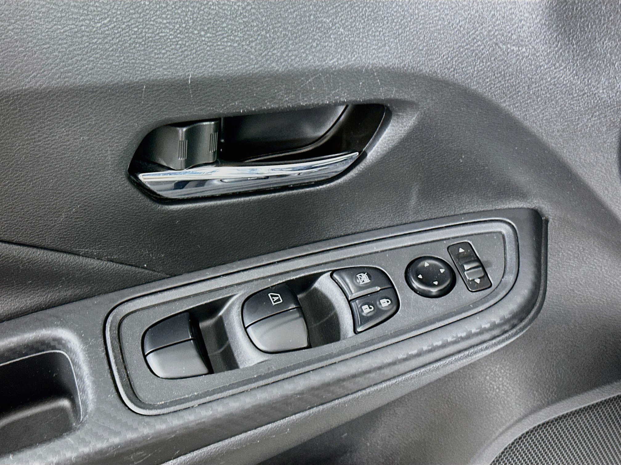 Used 2025 Nissan Versa SV w/ Trunk Package FWD image 15