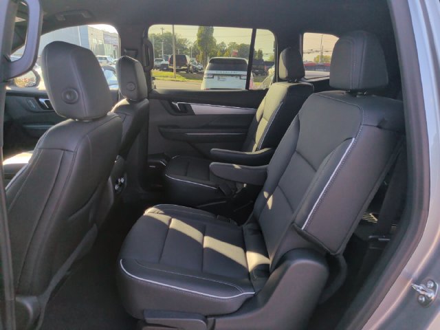 Used 2025 Buick Enclave Preferred w/ Power Package FWD image 22