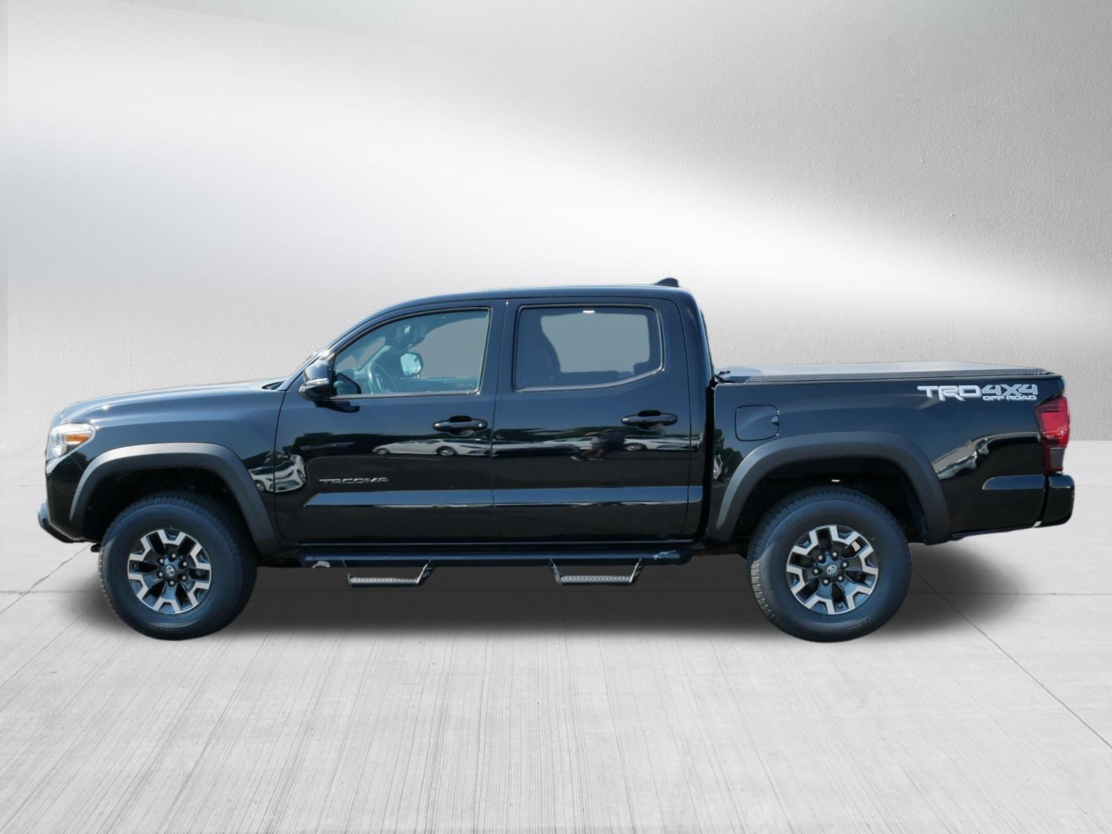 Certified 2018 Toyota Tacoma TRD Off-Road AWD/4WD image 4