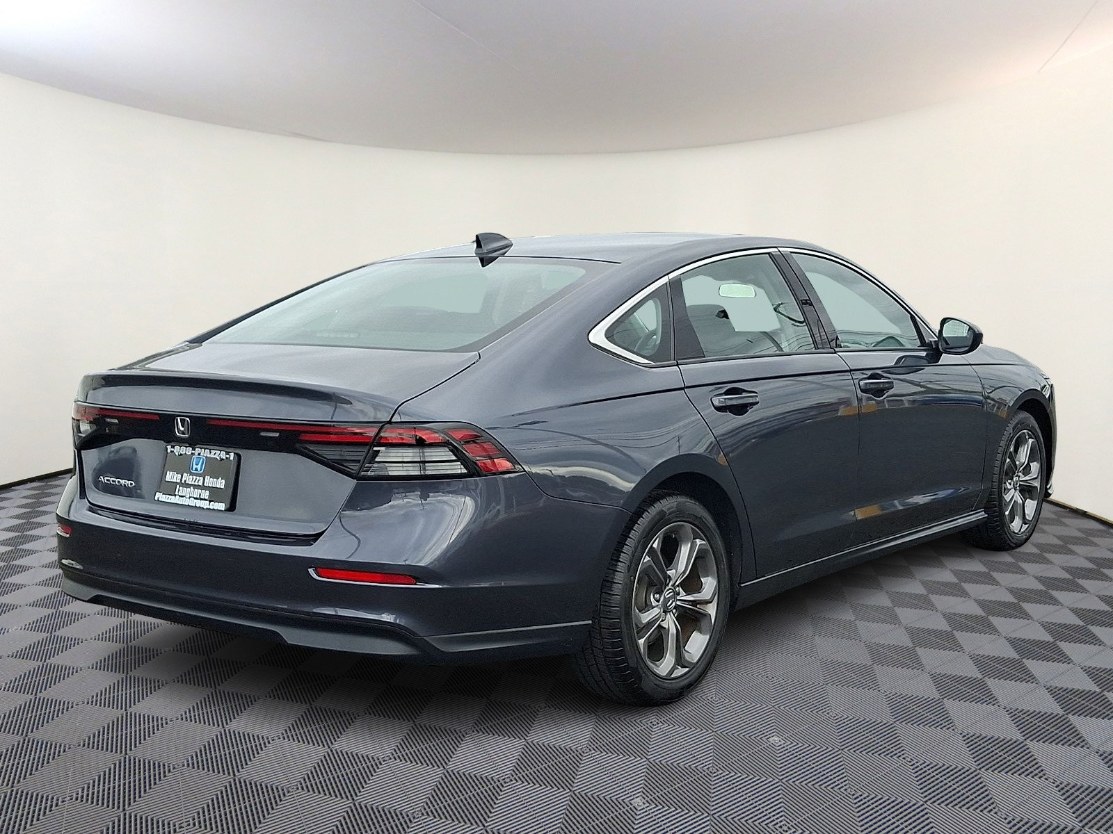 Used 2023 Honda Accord EX image 7