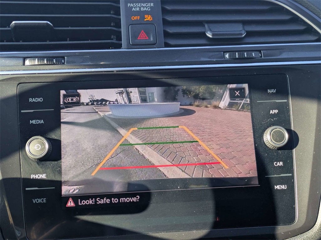 Used 2021 Volkswagen Tiguan SE image 24