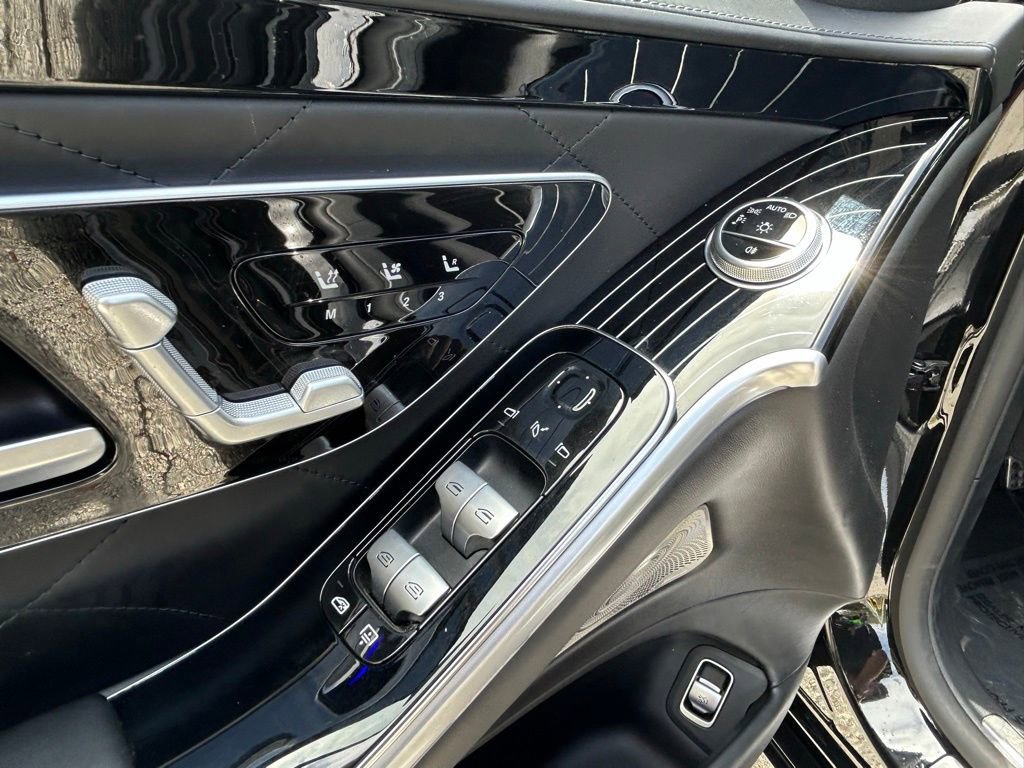 Used 2021 Mercedes-Benz S 580 4MATIC Sedan w/ AMG Line image 18