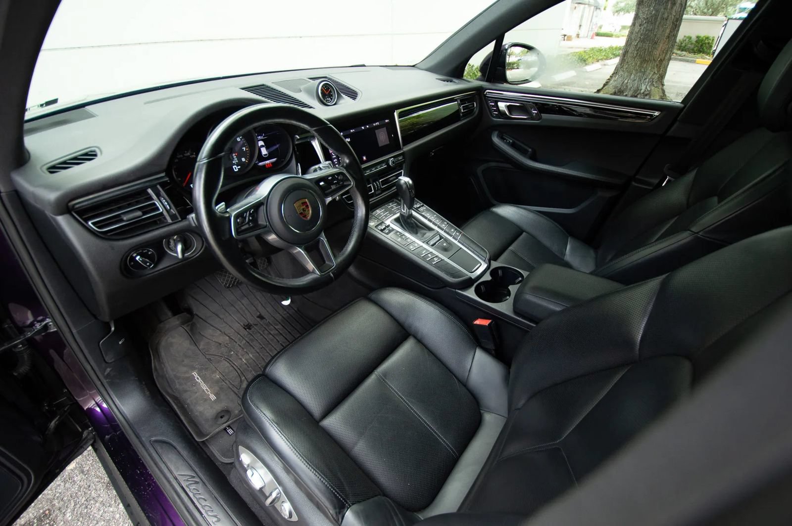 Used 2021 Porsche Macan w/ Premium Package Plus AWD/4WD image 32