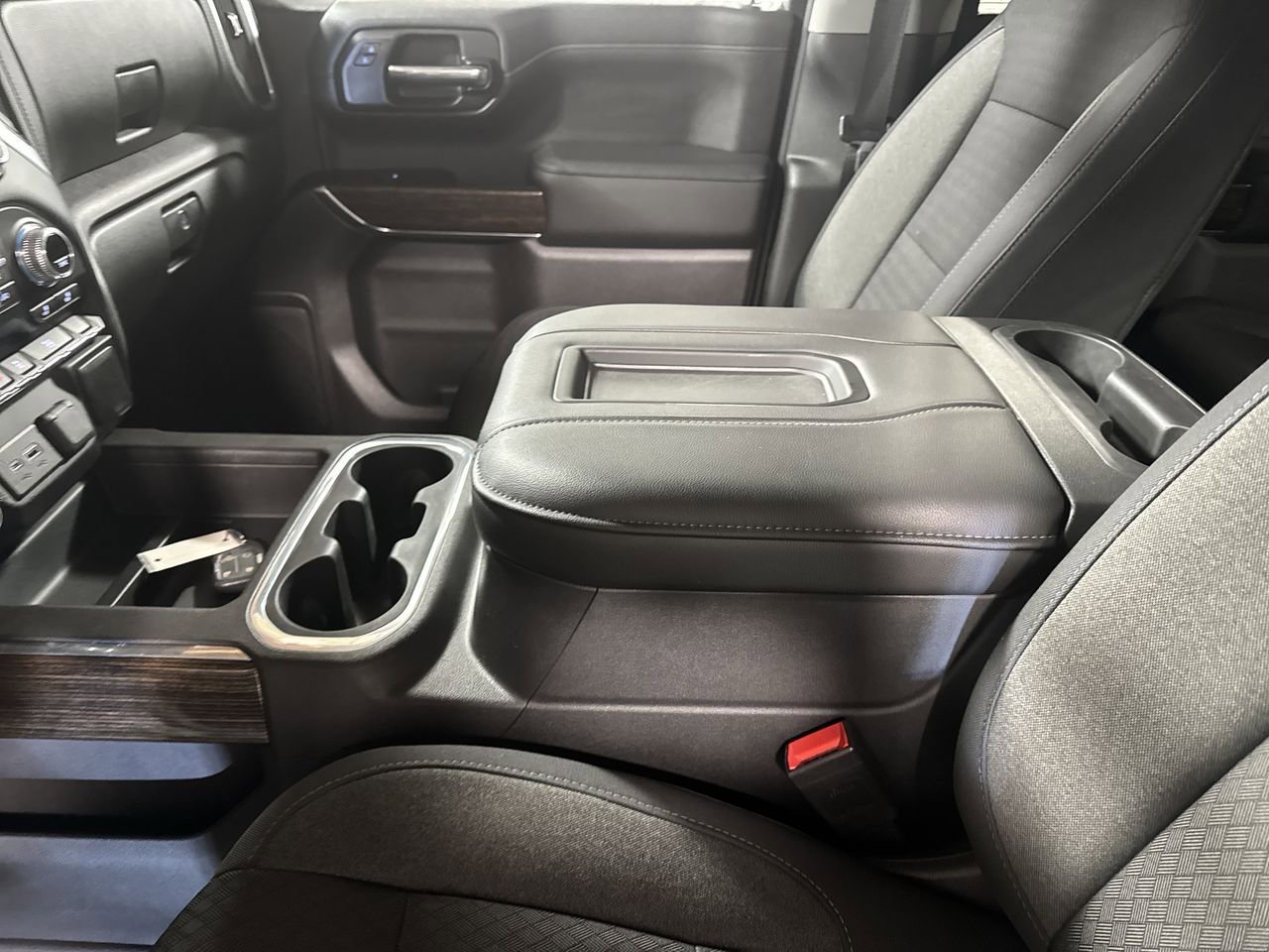 Used 2020 GMC Sierra 1500 Elevation w/ Elevation Value Package image 28