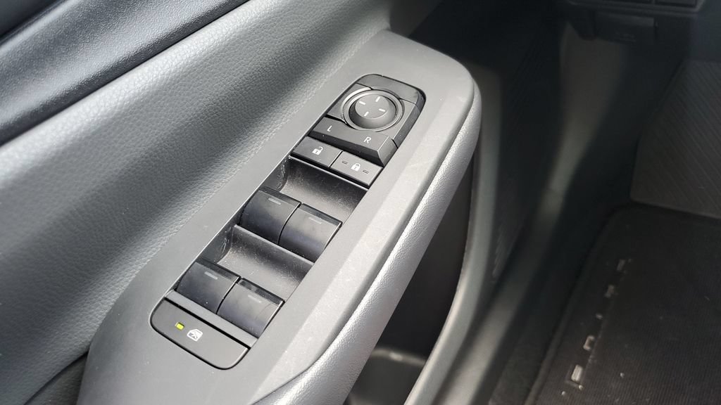 Used 2025 Toyota Prius LE FWD image 20