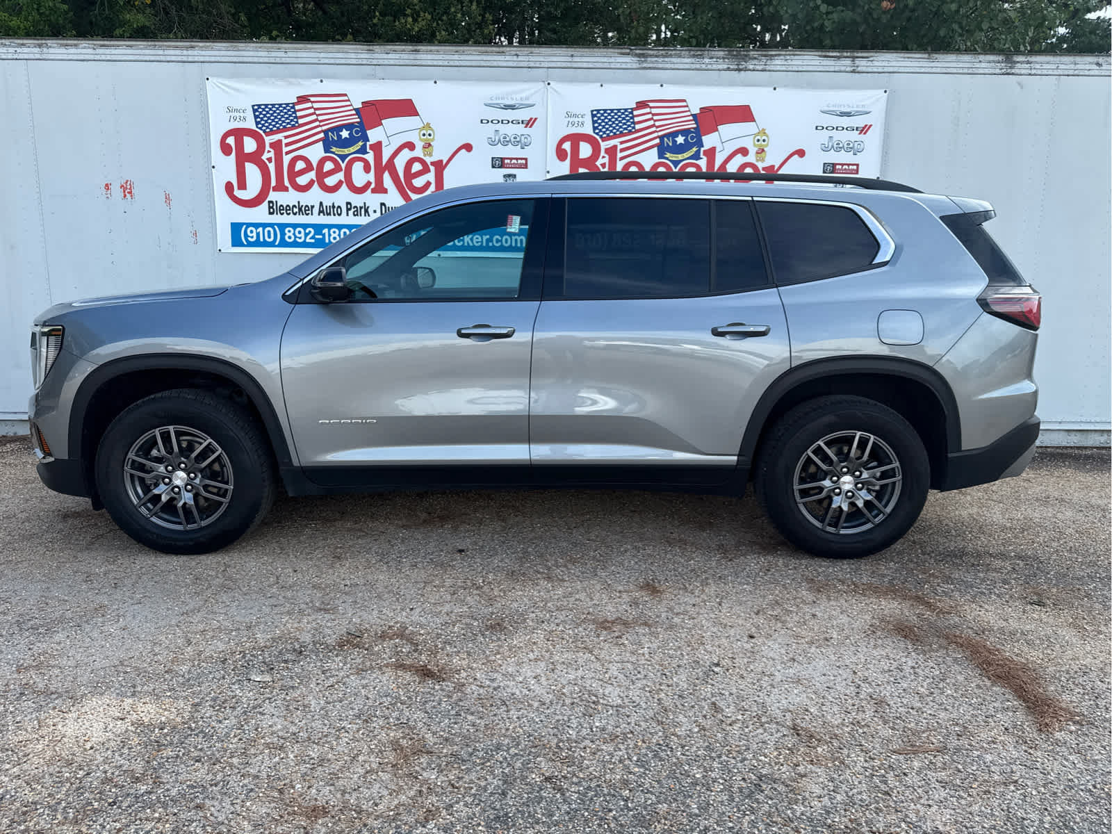 Used 2025 GMC Acadia Elevation FWD image 6