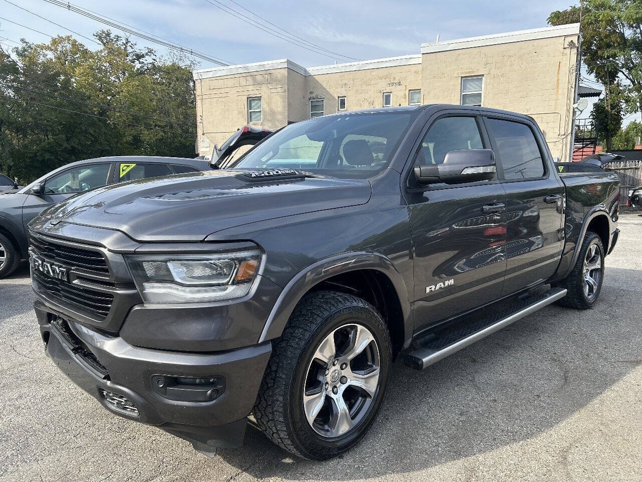 Used 2019 RAM 1500 Laramie w/ Sport Appearance Package AWD/4WD image 2