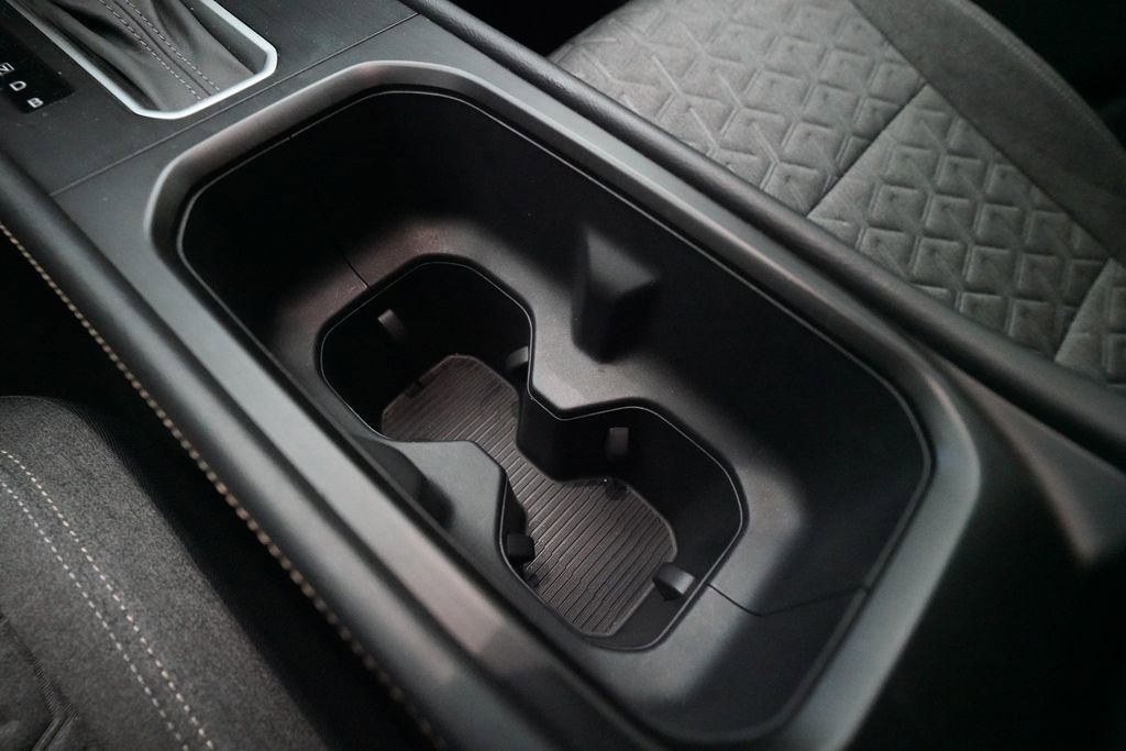 Used 2025 Nissan Kicks SV image 16