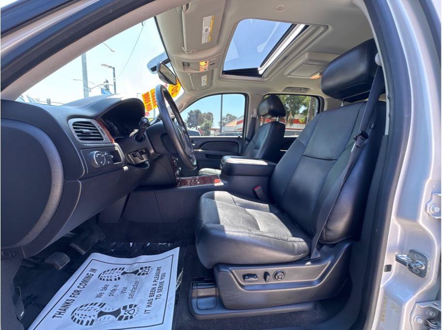 Used 2013 Chevrolet Suburban LTZ RWD image 15