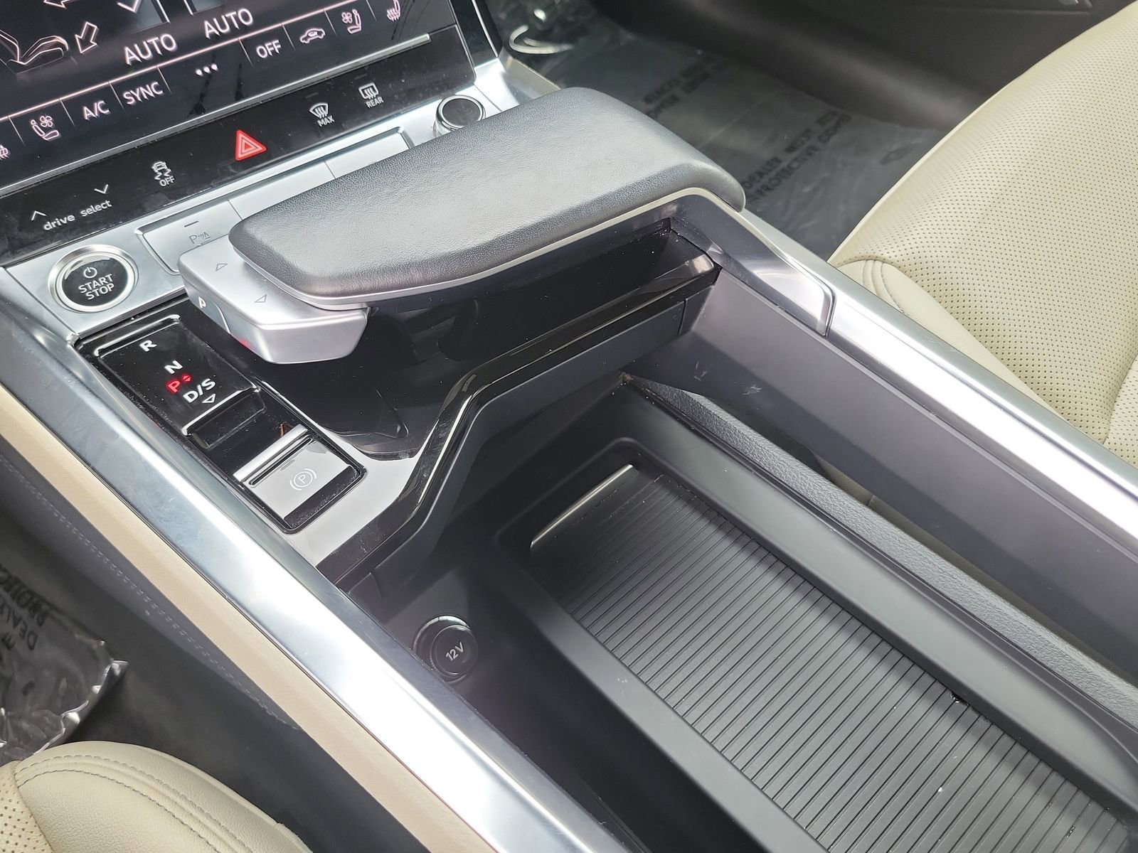 Used 2024 Audi Q8 e-tron Premium Plus w/ Premium Plus Package image 28