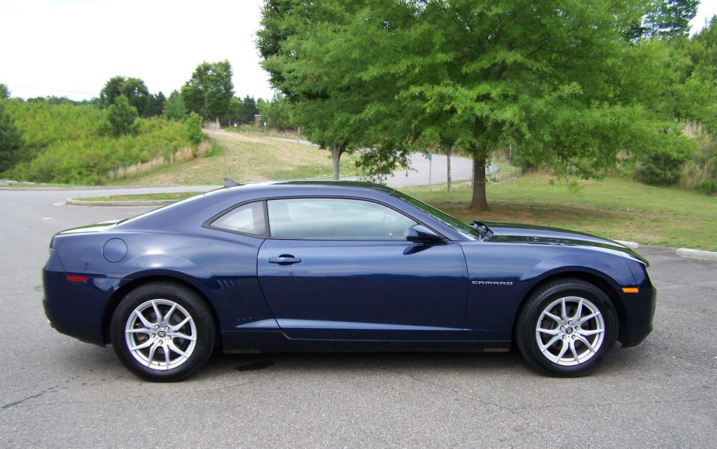 Used 2010 Chevrolet Camaro LS RWD image 5