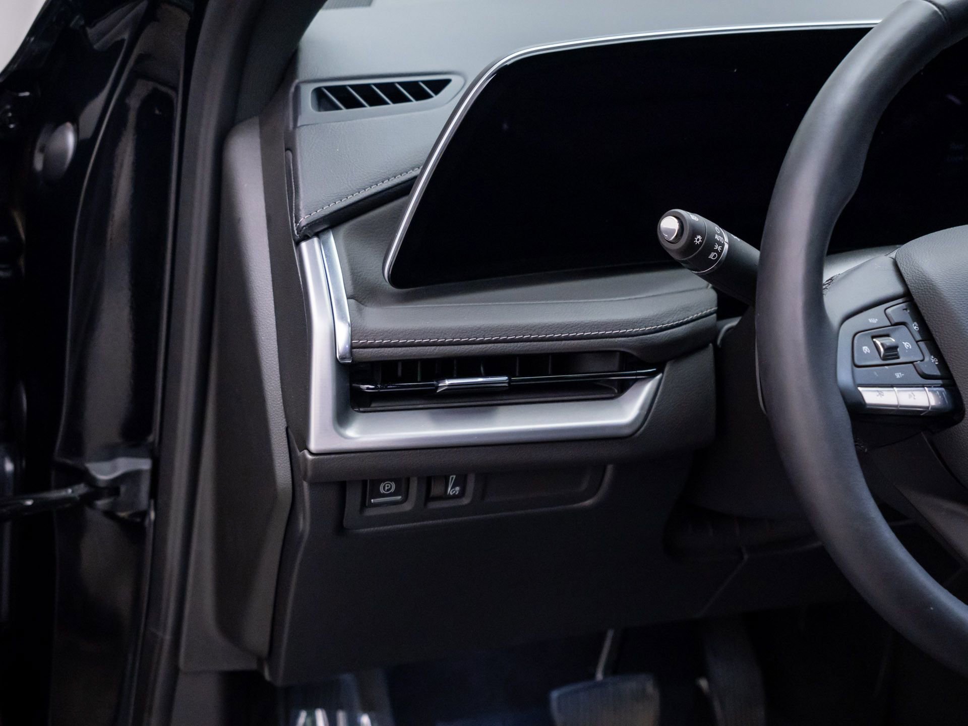 Certified 2025 Cadillac XT4 Premium Luxury AWD/4WD image 23