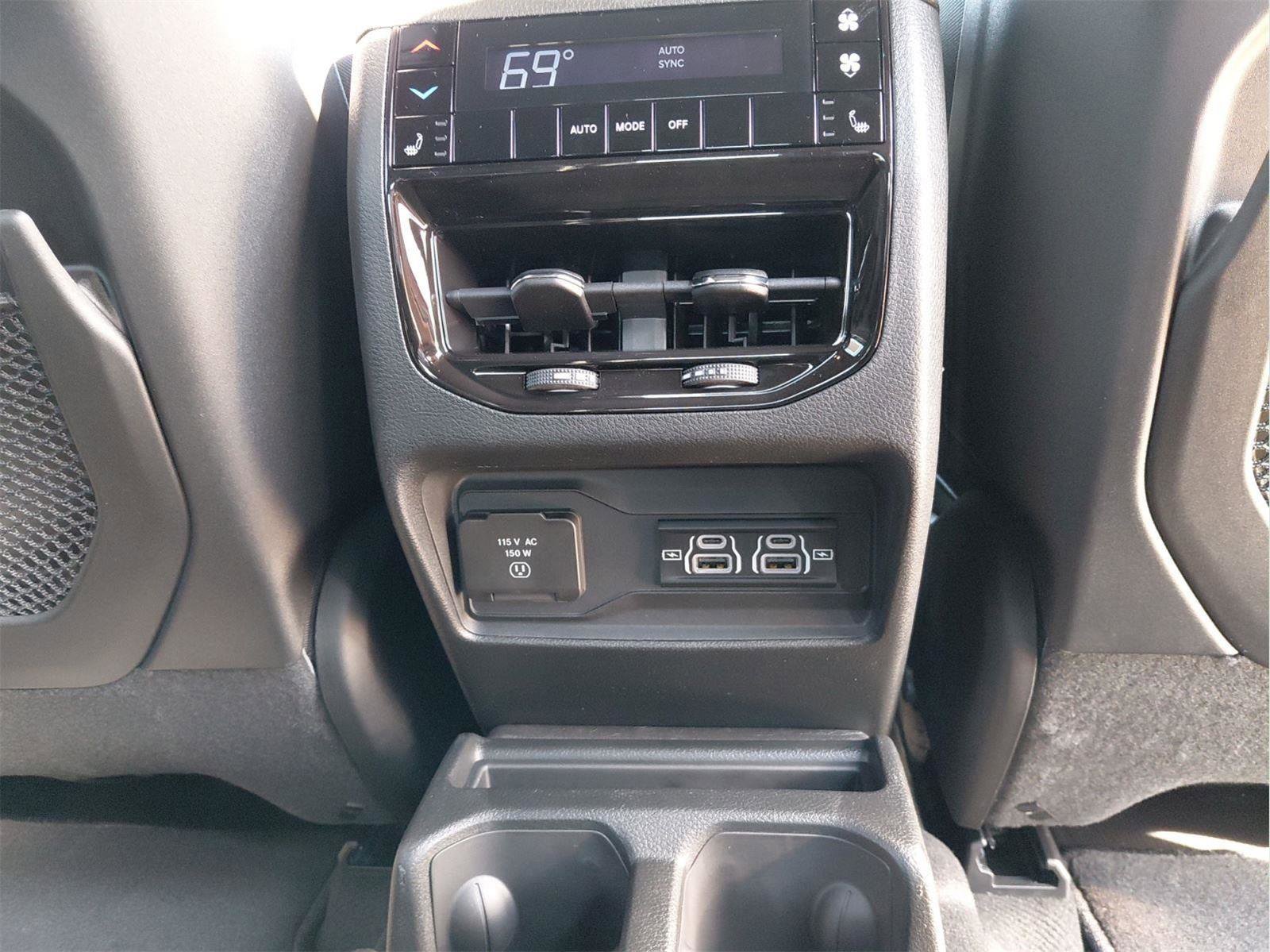 New 2025 Jeep Grand Cherokee L Limited w/ Black Appearance Package image 30