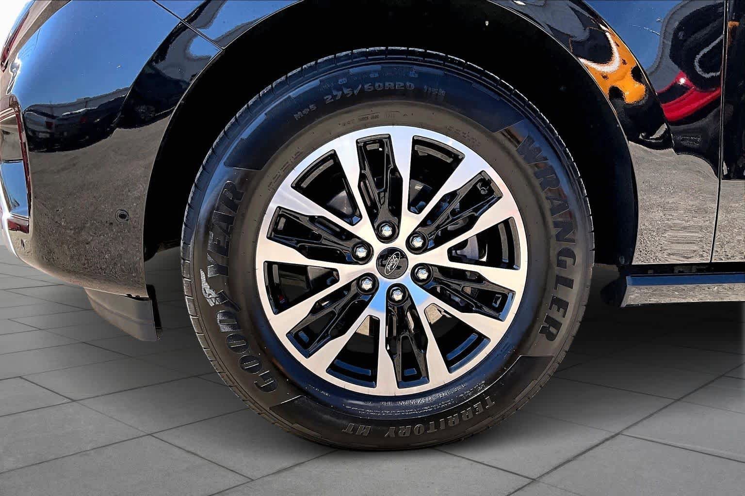 Certified 2025 Ford Expedition Max Platinum AWD/4WD image 11