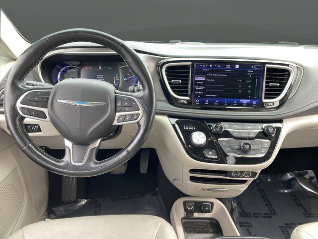 Used 2021 Chrysler Pacifica Touring-L image 17