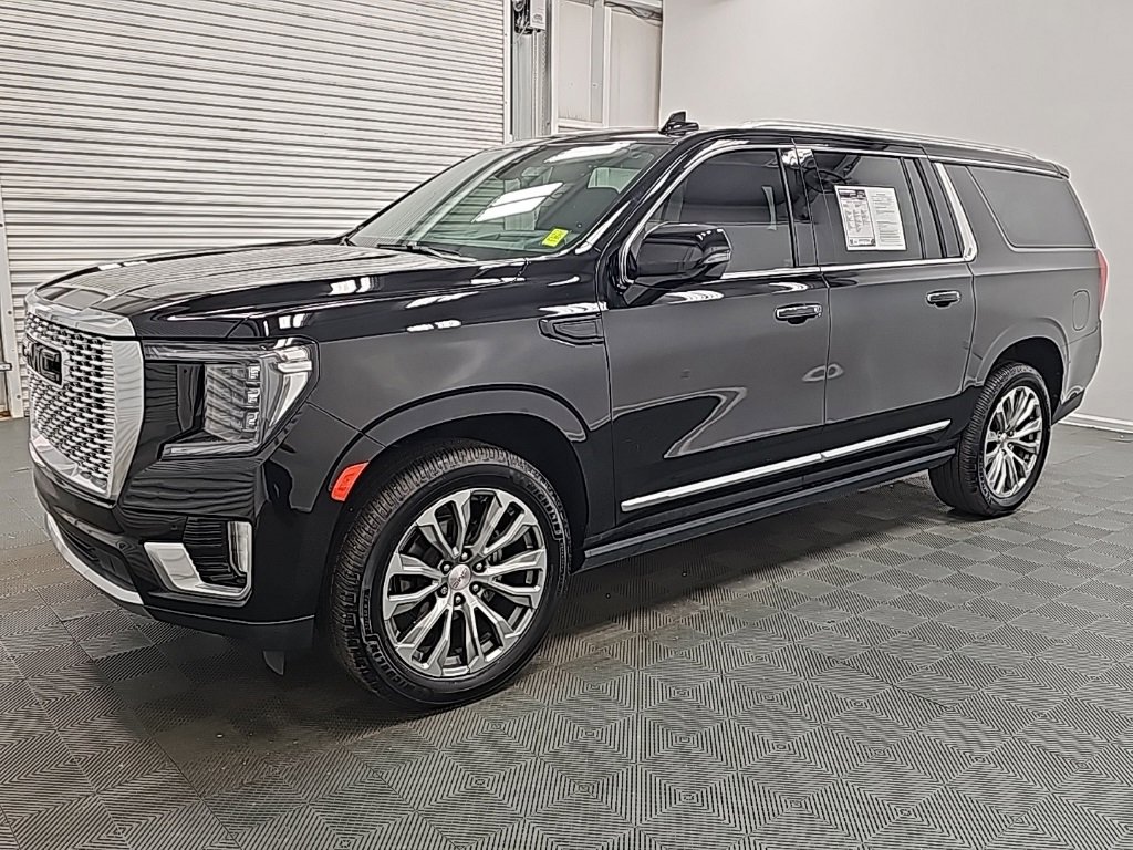 Used 2021 GMC Yukon XL Denali w/ Denali Premium Package image 4