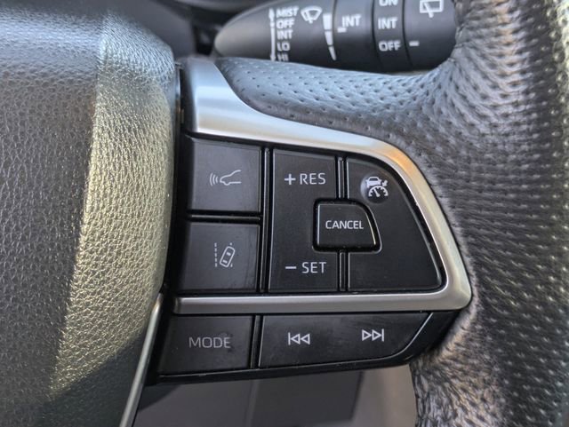 Used 2023 Toyota Sienna Limited image 20