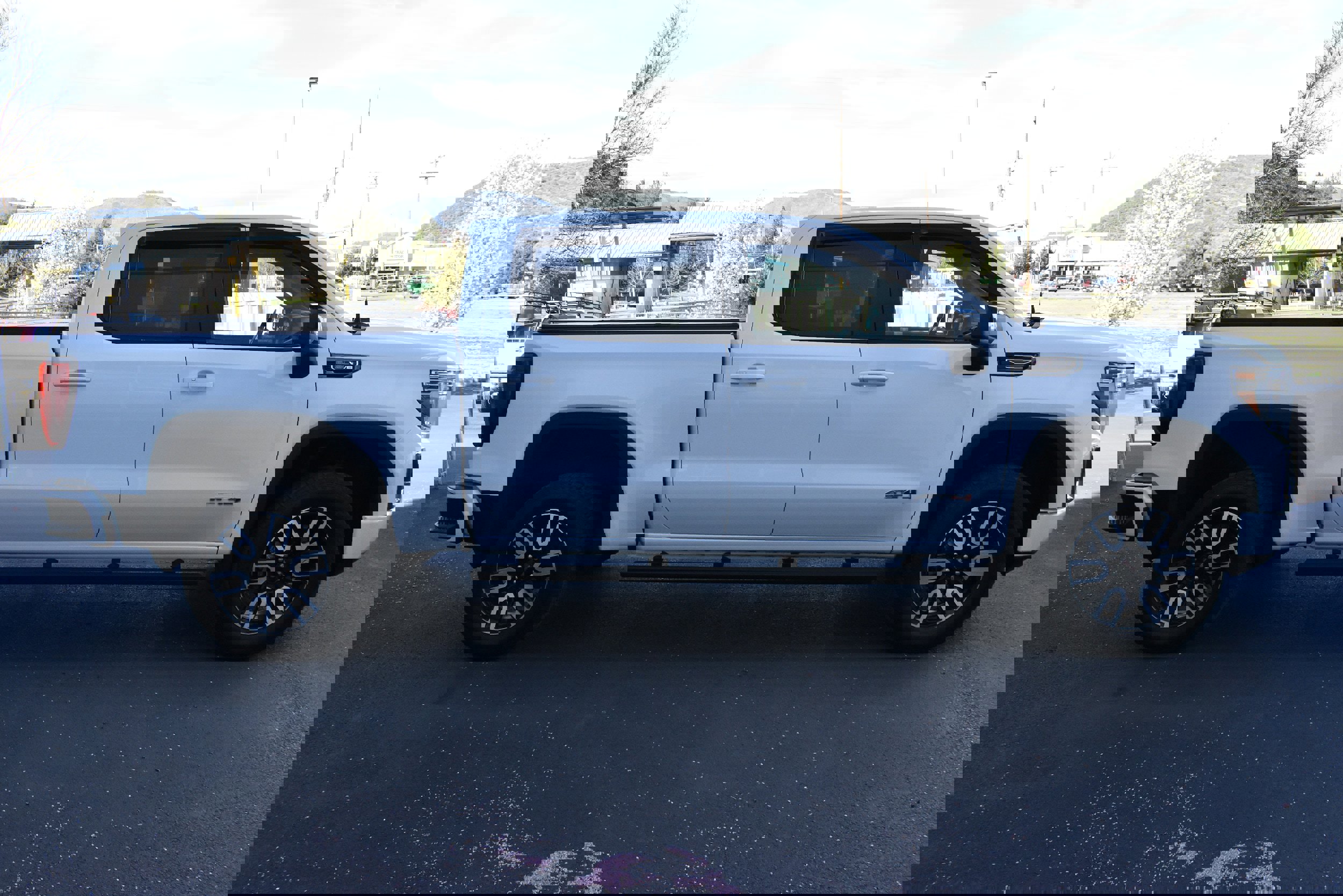 Used 2021 GMC Sierra 1500 AT4 image 5