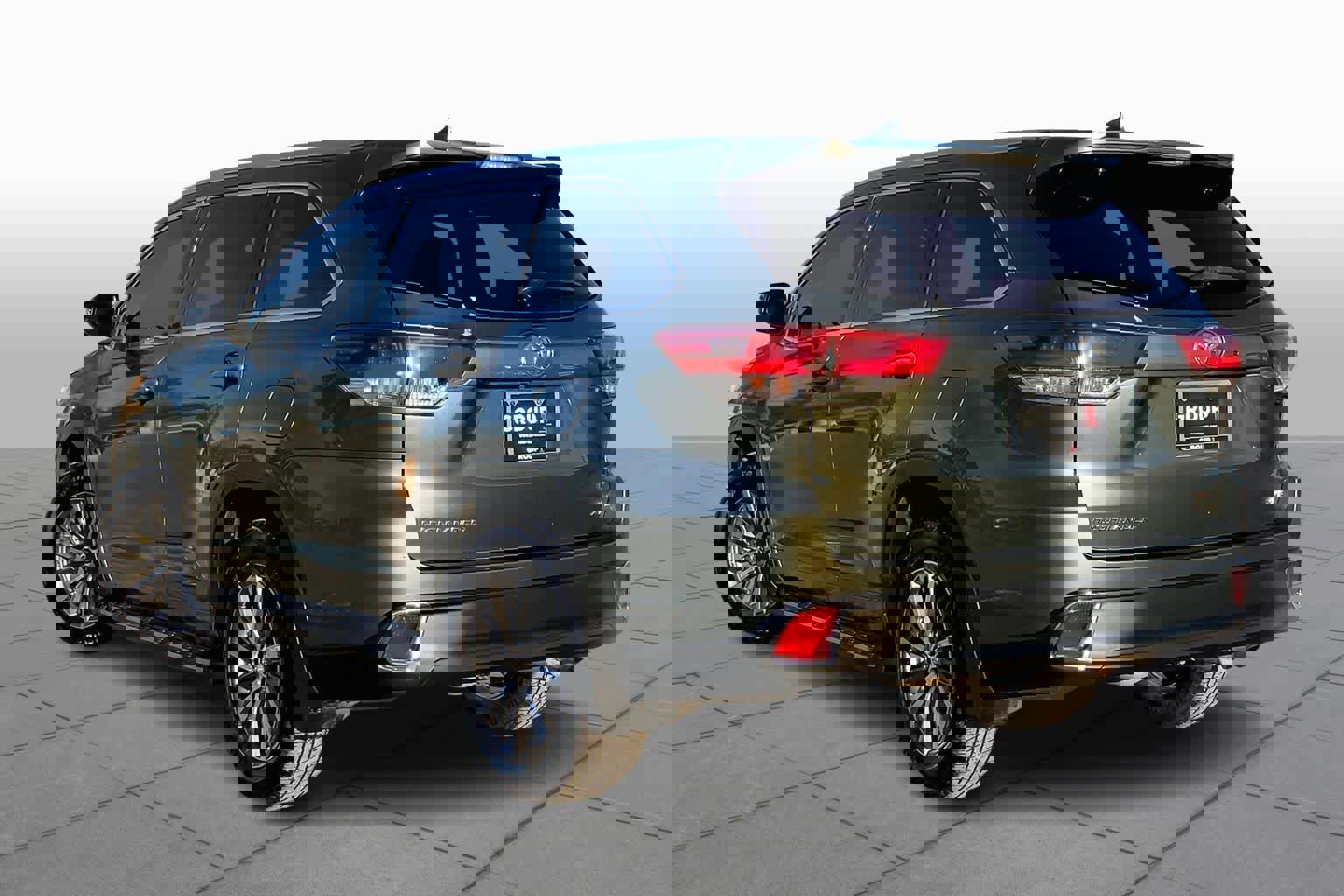 Used 2018 Toyota Highlander XLE image 11