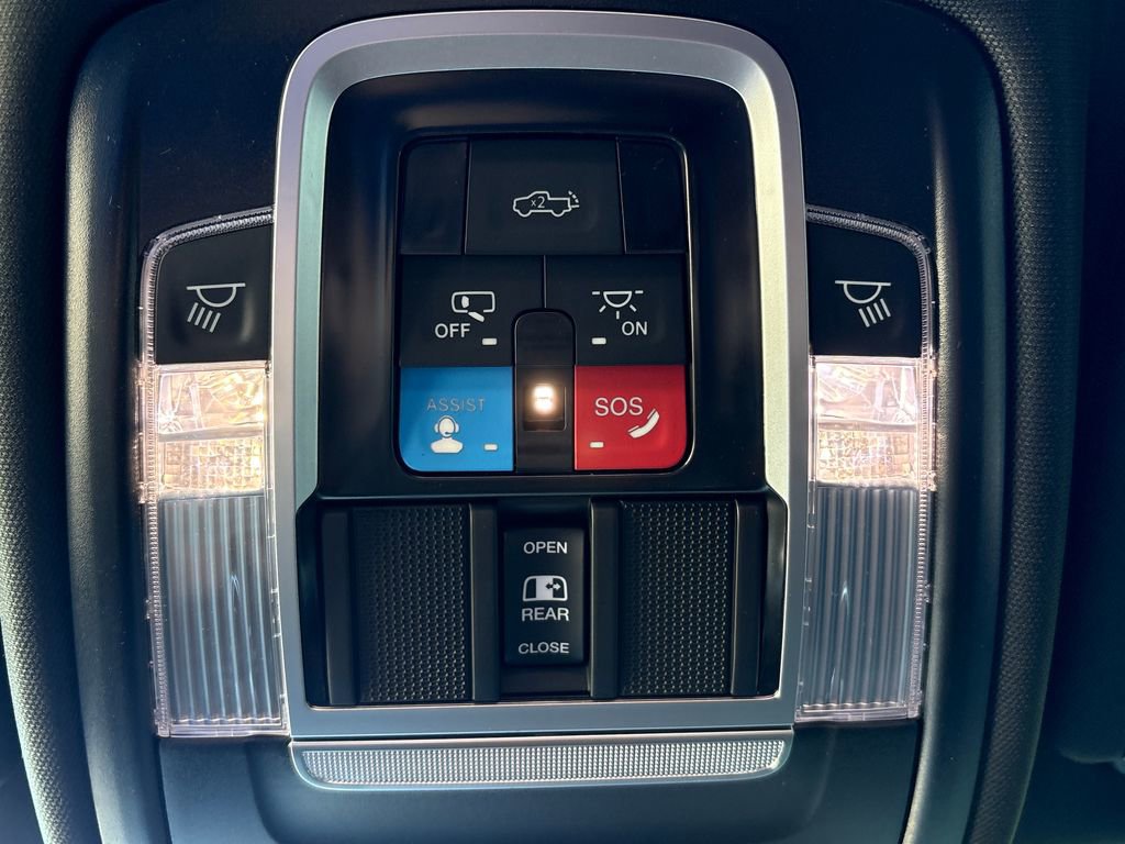 New 2026 RAM 1500 4x4 Crew Cab image 40