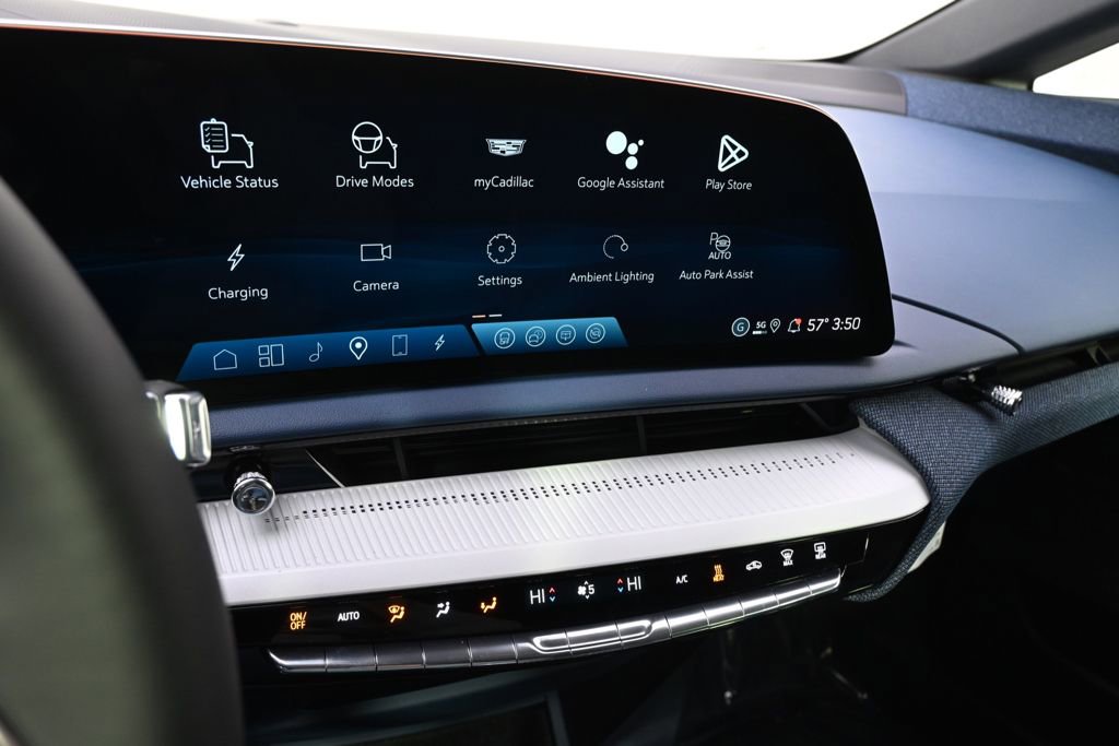 New 2026 Cadillac Optiq Luxury 2 image 26