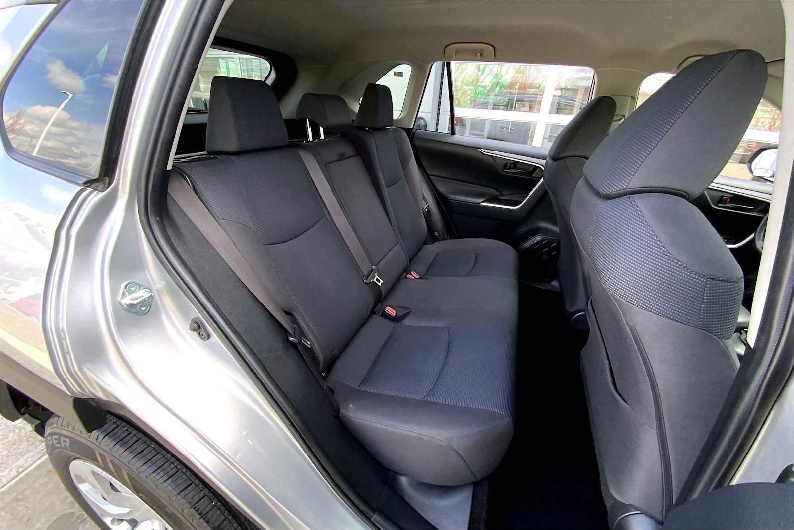 Used 2019 Toyota RAV4 LE w/ All Weather Liner Package AWD/4WD image 19