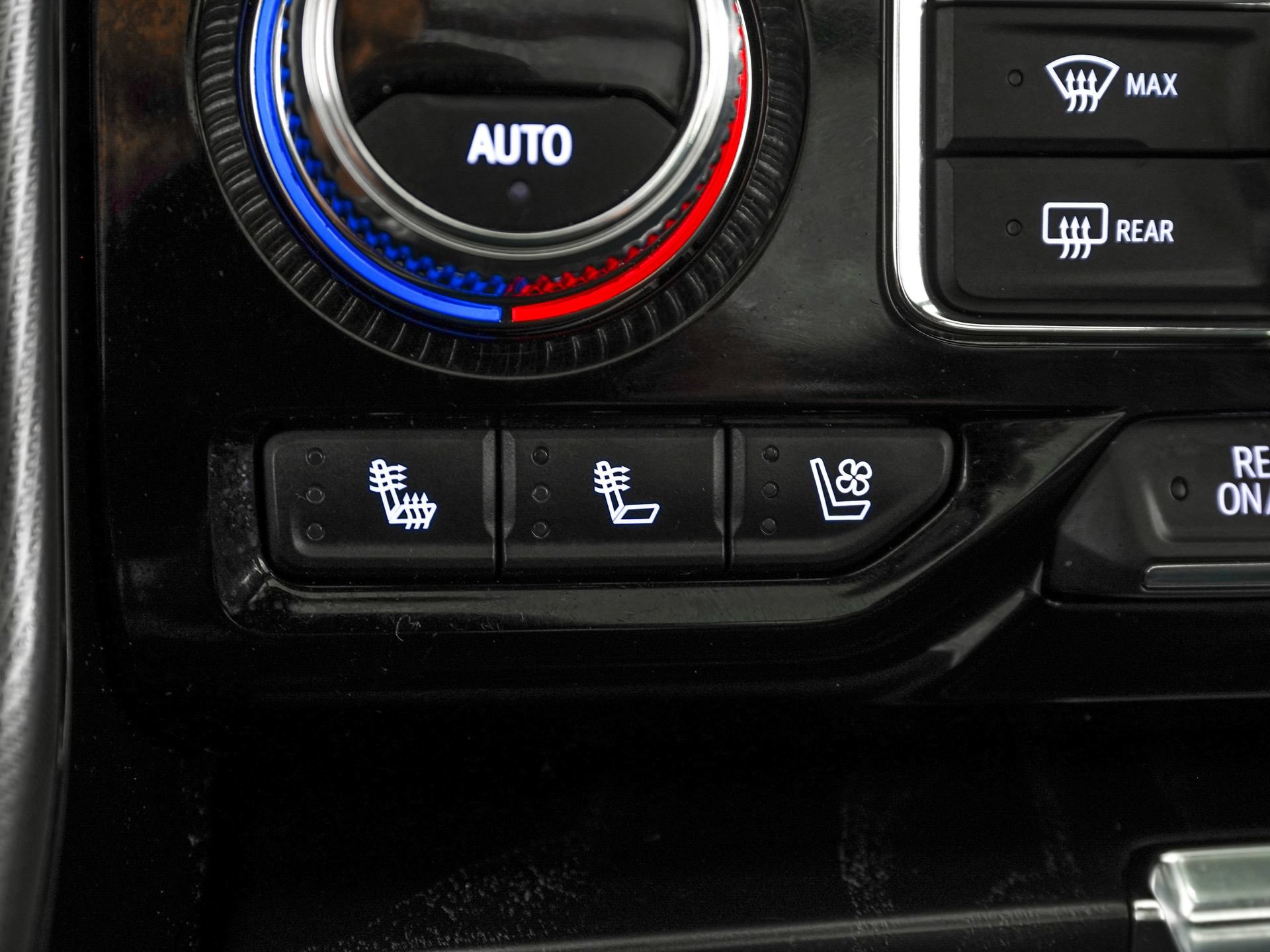 Used 2022 GMC Yukon Denali RWD image 25