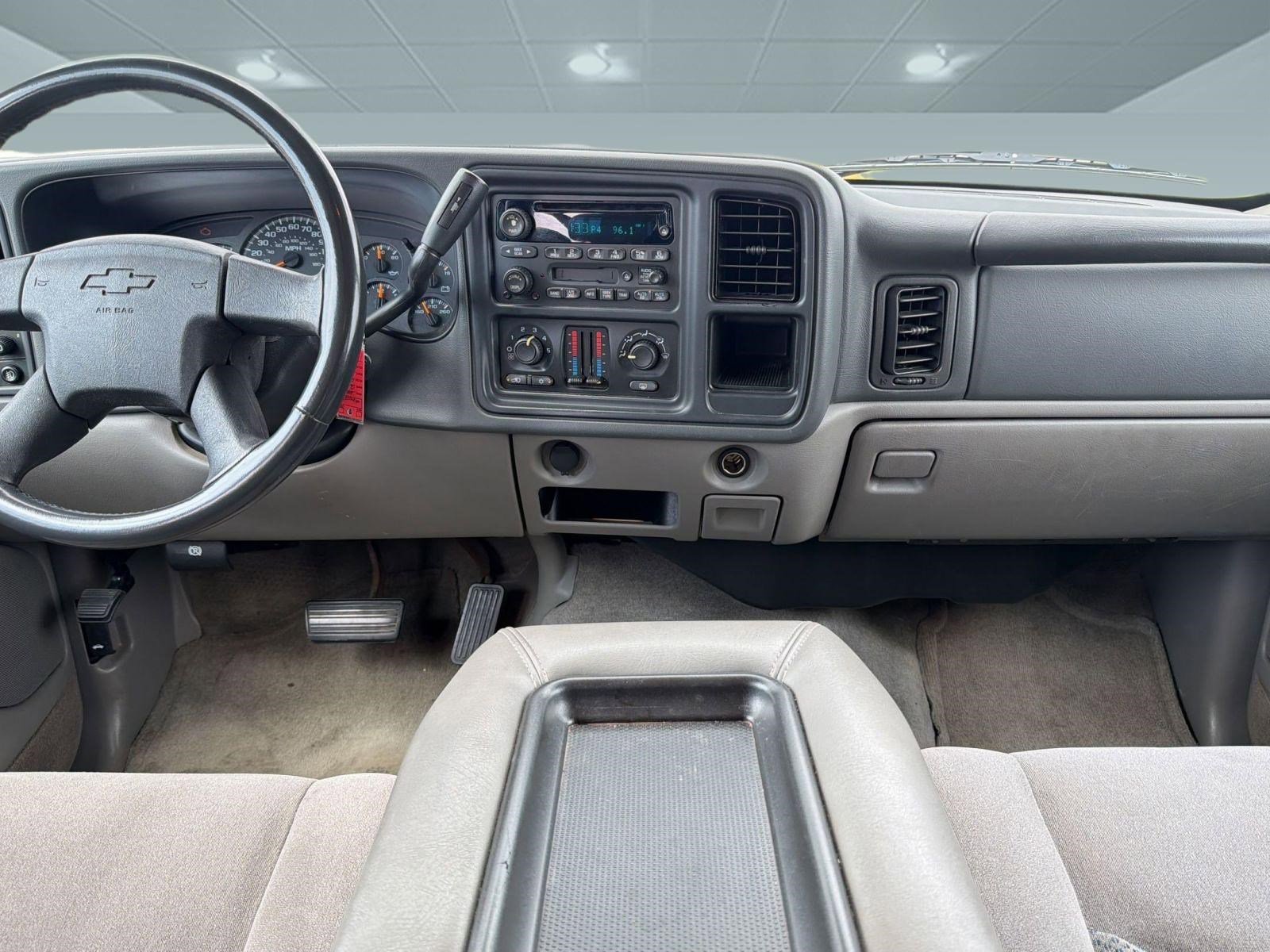 Used 2004 Chevrolet Suburban LS RWD image 25