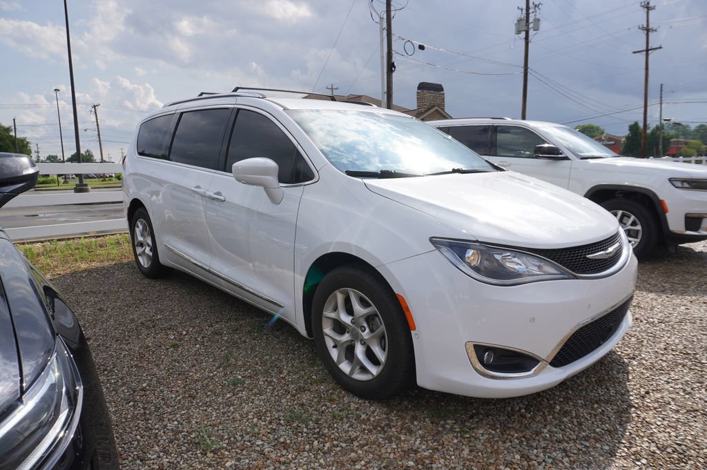 Used 2020 Chrysler Pacifica Touring-L Plus w/ Tire & Wheel Group FWD image 11
