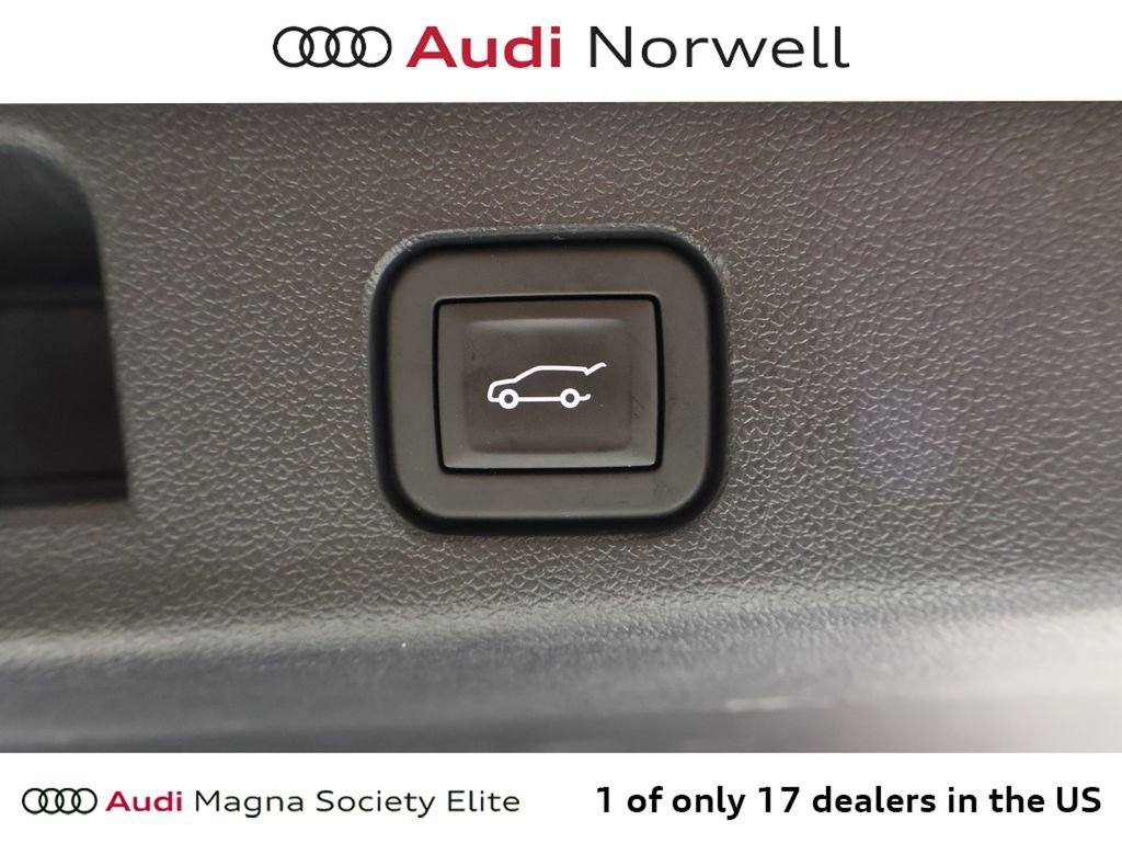 Used 2024 Chevrolet Traverse RS image 16