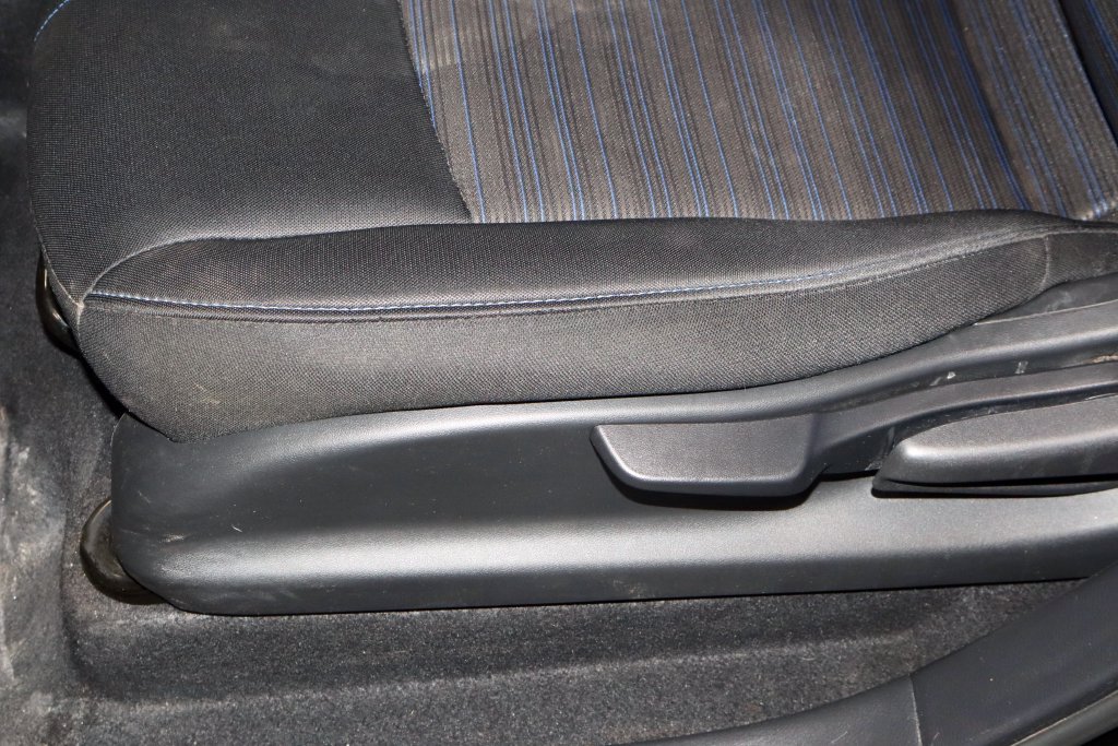Used 2025 Nissan Leaf S FWD image 22