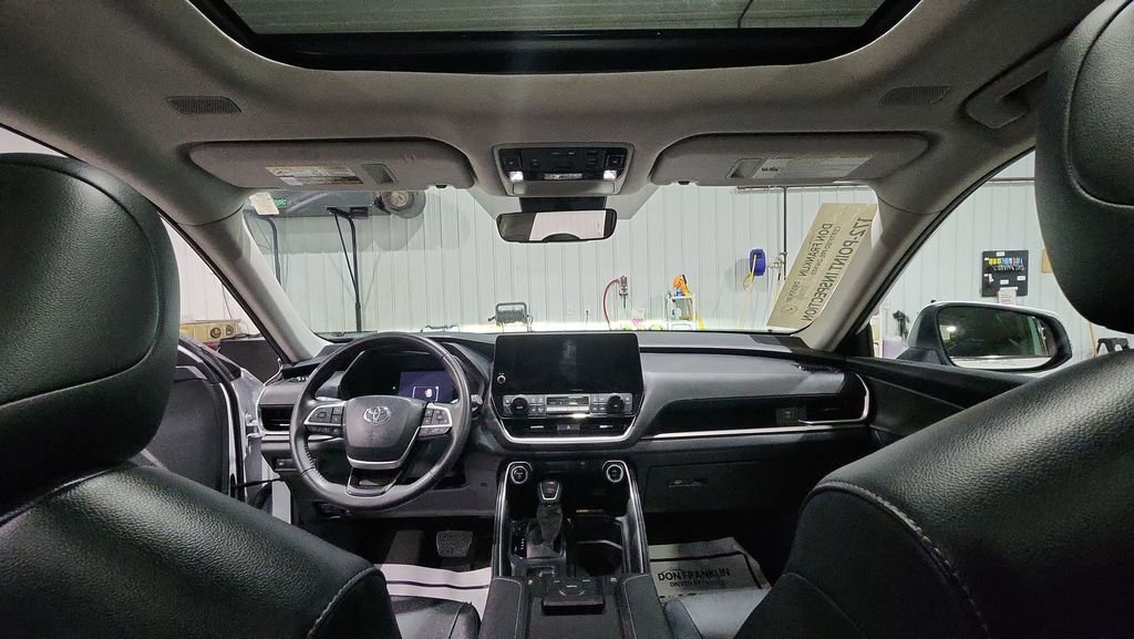 Used 2024 Toyota Grand Highlander XLE image 10