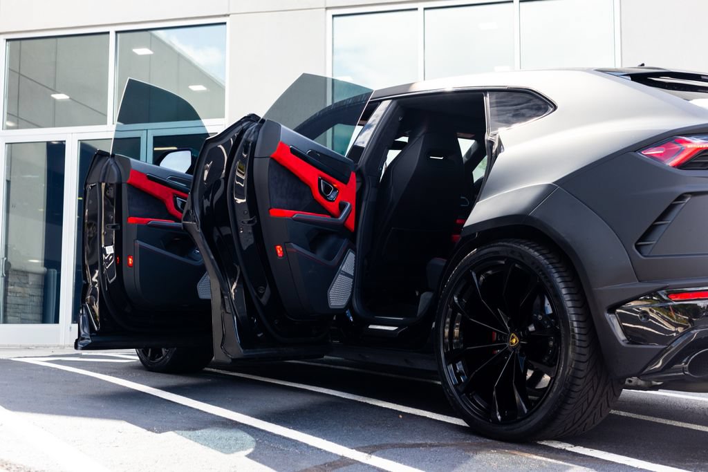 Used 2022 Lamborghini Urus AWD/4WD image 22