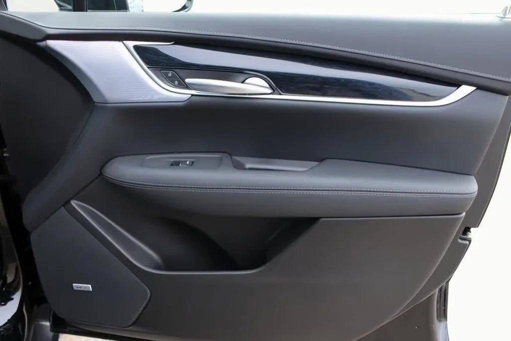 New 2025 Cadillac XT5 Premium Luxury AWD/4WD image 18