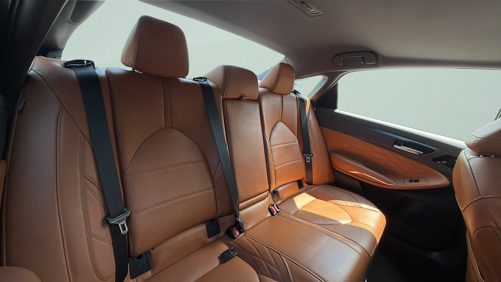 Used 2019 Toyota Avalon Limited FWD image 27